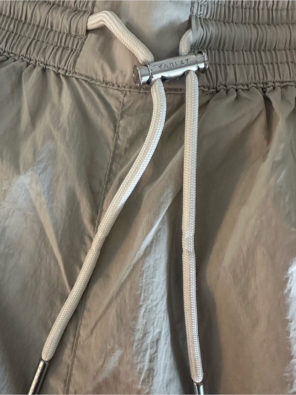 Varley Harmon High Rise 4” Drawstring Athletic Shorts Tan/Cream Trim Pockets - Picture 10 of 10